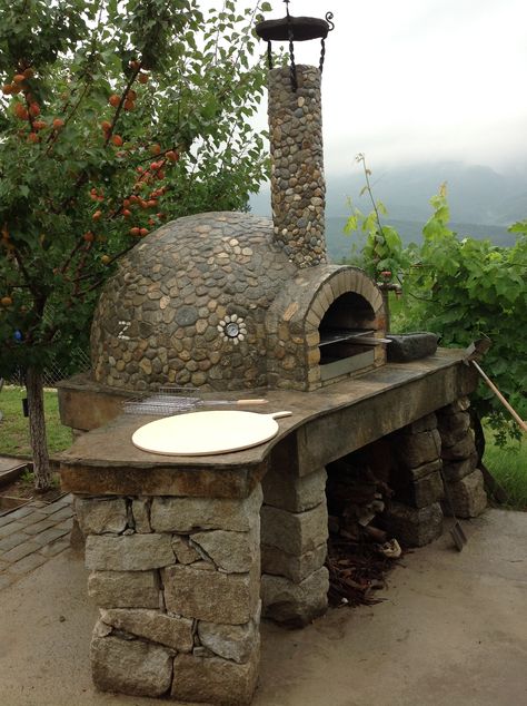 Outdoor Brick Pizza Oven, Stone Pizza Oven Outdoor, Wood Fire Pizza Oven Kitchen, Outdoor Rock Oven, Outdoor Cooking Fireplace, Stone Wood Fired Pizza Oven, Pizza Wood Fired Oven, Wood Oven Pizza, Stone Pizza Oven