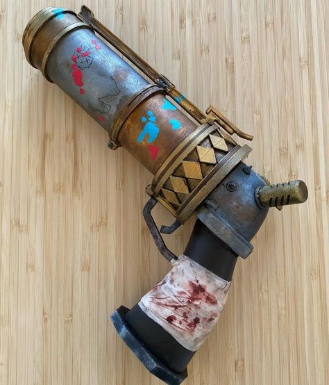 Cardboard Props Cosplay, Powder Cosplay Arcane, Cosplay Prop Making, Arcane Props, Arcane Crafts, Arcane Diy, Arcane Cosplay, Cosplay Crafts, Diy Geek