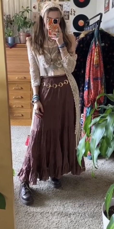 Long Skirt Whimsigothic, Whimsigoth Long Skirt, Fairy Aesthetic Clothes Plus Size, Long Brown Skirt Outfit Aesthetic, Witchy Cottagecore Aesthetic Outfits, Hippie Punk Outfits, Witchy Hippie Outfits, Earthy Skirts, Gothic Hippie Outfits