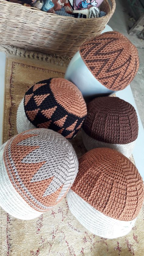 Crochet Kopiah, Crochet Kufi Hat, Coloring Template, Kufi Hat, Vintage Style Hat, Knitting Basics, Crochet Slipper Pattern, Slippers Pattern, Crochet Baby Dress