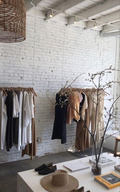 Small Botique Interiors Ideas Simple, Tiny Boutique Interior, Cool Boutique Interiors, Small Boutique Interior Design Ideas Clothing, Cozy Boutique Interior, Small Botique Interiors Ideas, Clothing Boutique Interior Design, Clothing Boutique Interior, Boutique Store Displays