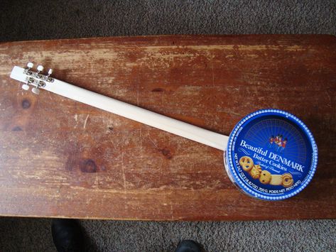 Danish Canjo (Cookie Tin Banjo) | Matte Resist | Flickr Banjo Building, Cajon Box Drum, Instruments Diy, Cigarbox Guitar, Music Instruments Diy, Homemade Musical Instruments, Making Musical Instruments, Drum Box, Homemade Instruments