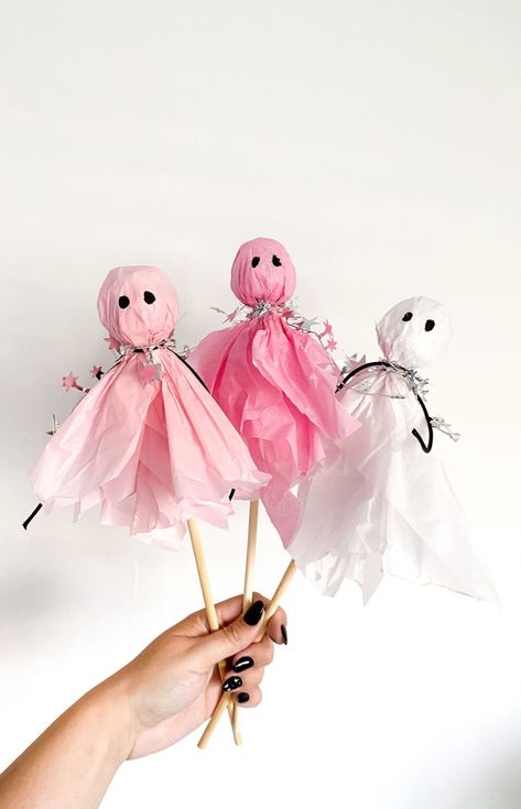 Ghost Craft, Diy Ghost, Halloween First Birthday, Spooky Diy, Halloween Themed Birthday Party, Ghost Diy, Casa Halloween, Easy Halloween Crafts, Mama Blog