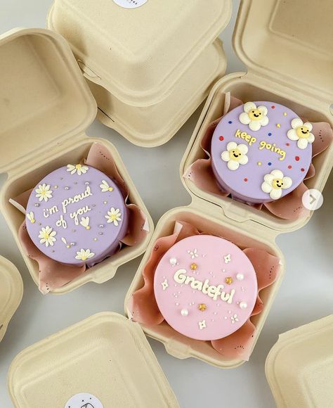 Minimal Cakes, Korean Lunch Box, Bolo Vintage, Mini Torte, Tiny Cakes, Pastel Cakes, Cake Mini, Korean Cake, Mini Cakes Birthday