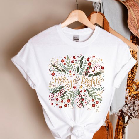 Christmas Elegant, New Years Look, Floral Christmas, Christmas Floral, Christmas Designs, Christmas Christmas, Comfy Tees, Merry And Bright, Holiday Joy