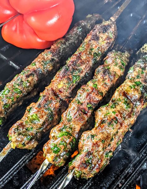 Kafta Kebab, Kafta Kabob Recipe, Greek Kebab, Seekh Kebab Recipes, Seekh Kebabs, Beef Kebabs, Lamb Kebabs, Kebab Skewers, Lamb Skewers