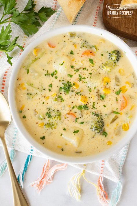 Creamy Vegetable Soup is a simple and delicious meal your family will love! Packed with broccoli, cauliflower, carrots, potatoes and tons of flavor. Broccoli Vegetable Soup, Creamy Vegetable Soup Recipes, Broccoli And Carrot Soup, Broccoli Cauliflower Carrots, Creamy Vegetable Soup, Broccoli Vegetable, Souper Bowl, Carrots Potatoes, Soup Easy