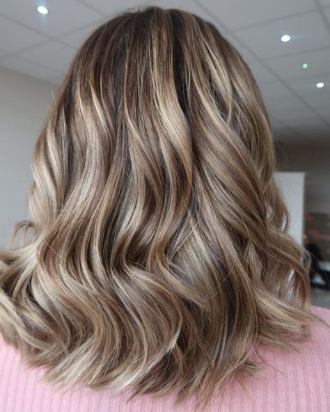 25 Stunning Light Brown Hair with Blonde Highlights to Copy Light Brown Hair With Blonde, Dirty Blonde Hair With Highlights, Short Light Brown Hair, Brown Hair With Blonde, Hair With Blonde Highlights, Blonde Highlights On Dark Hair, Brunette Hair With Highlights, Balayage Blonde, Short Brown Hair