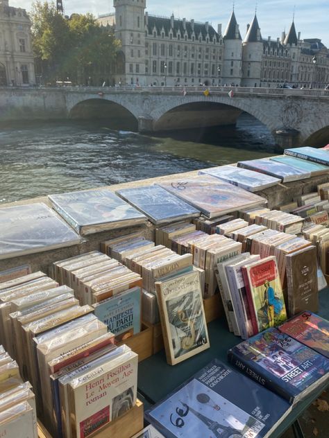 Classy Book Aesthetic, Parisian Artist Aesthetic, French Book Aesthetic, French Life Aesthetic, Travel Writer Aesthetic, Summer Paris Aesthetic, Studying In Paris, Paris Spring Aesthetic, French Artist Aesthetic