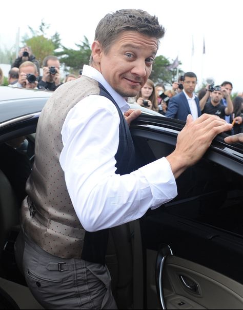 Jeremy Renner Jeremy Renner Bourne Legacy, James Bond Ladies, The Bourne Legacy, Bourne Legacy, Jeremy Lee, Hurt Locker, Gary Barlow, Avengers Cast, Guys And Dolls