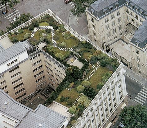 Inspirational green roof Green Roof Benefits, Pergola Shade Diy, Green Roof Building, Rooftop Gardens, Roof Gardens, Nature Environment, Green Roofs, Rooftop Design, Urban Landscape Design