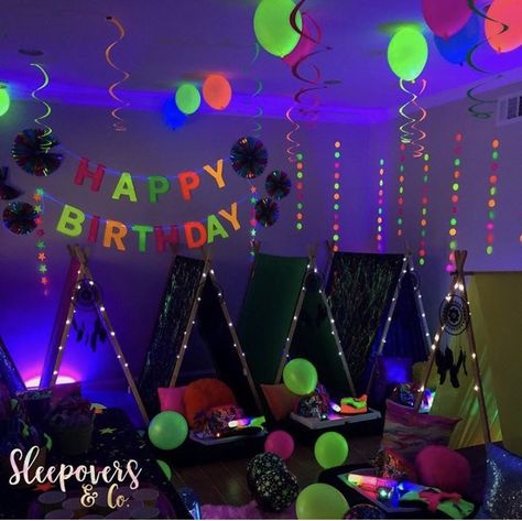 Tent Party, Alien Party, Glow Birthday Party, Friends Ideas, Teepee Party, Pyjama Party, Neon Birthday, Glow Birthday, Party Themes For Boys