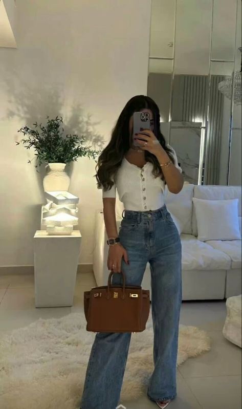 Elegant Wide Leg Pants Outfit, Real Estate Agent Attire Women Summer, Outfit Jeans Elegante, Outfit Ideas Everyday Simple Elegant, Elegant Summer Outfits Classy Chic 2024, Classy Girl Aesthetic Outfit, Cali Outfits Summer, Feminine Office Outfits, Classy Summer Outfits Aesthetic