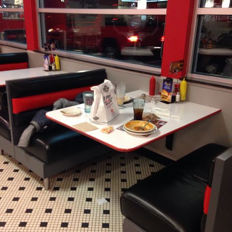 Inside Steak N' Shake Restaurant. (March 10, 2016) 2000s Restaurant Aesthetic, 2000s Sleepover, Blurry Memories, Dark Americana, Steak N Shake, Linda Belcher, Americana Summer, Americana Aesthetic, Random Places