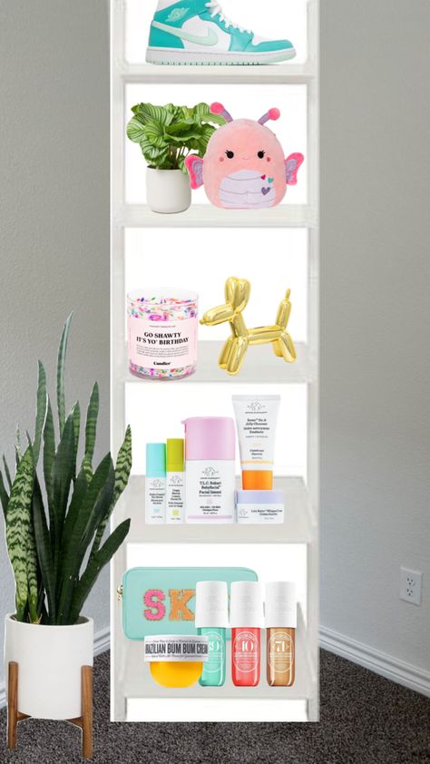 preppy shelf #preppy #roomideas Preppy Shelves, Preppy Shelf Decor, Preppy Bookshelf, Preppy Shelf, Preppy Organization, Shuffles Preppy, Shelf Board, Preppy Beach, Beach Books