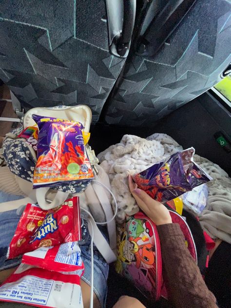 bestfriend, snacks, bus ride, trip, fun Snacks For Field Trips, School Trip Snacks, Field Trip School, School Road Trip Aesthetic, Bus School Trip, Washington Dc School Trip Packing List, Bus Road Trip Aesthetic, Bus Ride With Friends, Travel In Bus