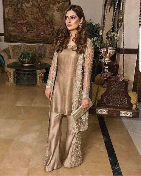 Saree Jacket, Shadi Dresses, Sabyasachi Lehenga, Pakistani Formal Dresses, Nikkah Dress, Pakistani Party Wear, Pakistani Wedding Outfits, Pakistani Dresses Casual, Pakistani Fashion Party Wear