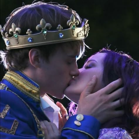 Ben And Mal, Descendants Mal And Ben, Descendants Ben, Dove Cameron Descendants, Disney Descendants Mal, Descendants 2015, Descendants Pictures, Mal Descendants, Disney Descendants Movie