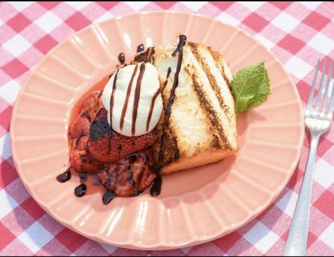 Grilled Strawberry Shortcake, Grilled Strawberries, Eve Plumb, Strawberry Shortcake Recipe, Strawberry Shortcakes, Strawberry Shortcake Recipes, Shortcake Recipe, Zucchini Cake, Homemade Biscuits