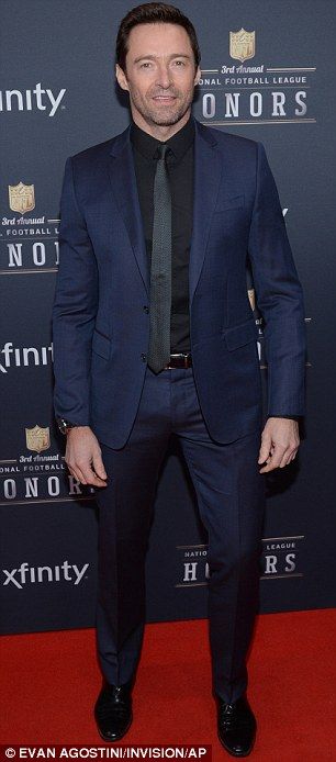 Hugh Jackman Navy Blue Suit Black Shirt, Navy Suit Black Shirt, Blue Suit Black Shirt, Suit With Black Shirt, Shirt Combination Men, Blue Blazer Outfit Men, Navy Blue Suit Men, Blue Blazer Outfit, Latest Clothes For Men