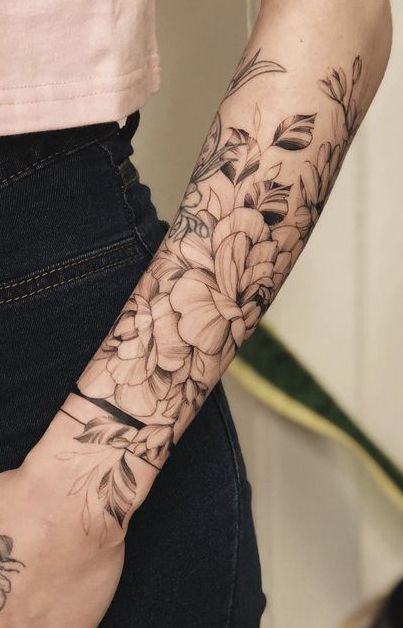 Geometric Flower Tattoo, Luna Tattoo, Magnolia Tattoo, Tattoos For Dog Lovers, Inspiration Tattoos, Floral Tattoo Sleeve, Female Tattoo Artists, Tattoo Artwork, Floral Tattoo Design