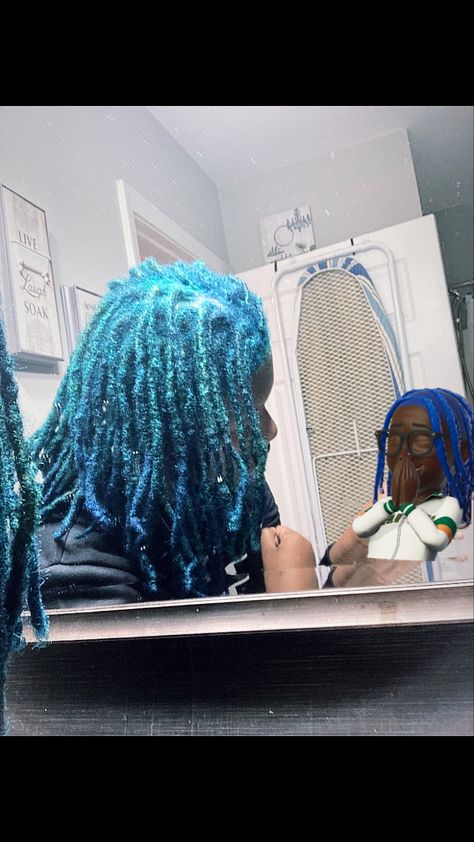 Blue Dreads Black Women, Blue And Blonde Locs, Blue And Green Locs, Turquoise Locs, Midnight Blue Locs, Dreadlocks Dyed, Blue Locs Black Women, Hairstyles Braids Black, Aesthetic Hair Color