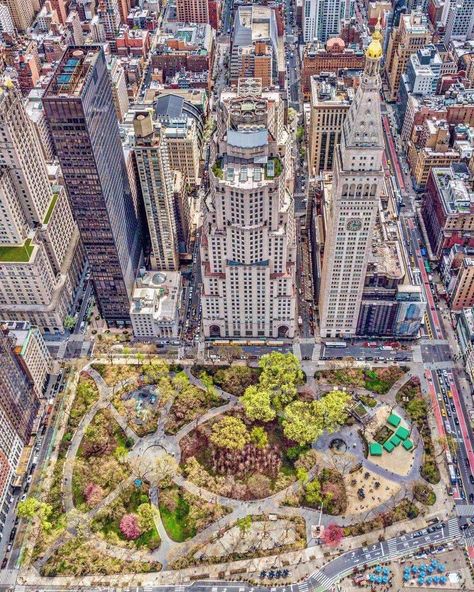 Madison Square Park Madison Square Park, Madison Park, City That Never Sleeps, Madison Square, Dream City, Concrete Jungle, City Living, City Photo, York City