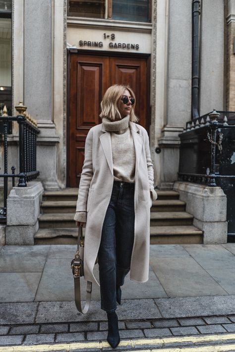 sezane cream coat, new bob hair-5 Emma Hill, Fall Fashion Coats, Cream Coat, Winter Closet, Beige Coat, Fall Coat, Street Style Chic, Coat Outfits, Fall Fashion Trends