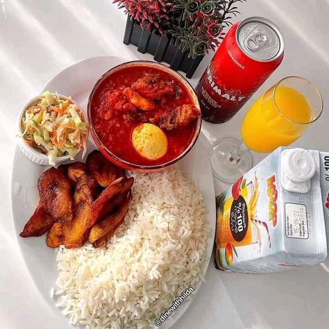 White rice and Spiced easter chicken and egg stew with fried plantains and salad Egg Stew, Nigerian Dishes, Rice Stew, Fried Plantain, Fried Plantains, African Cooking, Easter Chicken, Nice Food, Plantains Fried