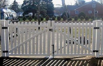 Double swing white picket gate Fence With Double Gate, Carport Gate, Front Driveway, Sea Villa, Amazing Gates, Picket Gate, Wooden Gates Driveway, Side Gate, Garden Archway