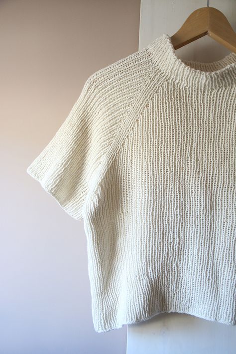 Ravelry: Twiggy Tee by Anna & Heidi Pickles Knitting Tee Pattern Free, Summer Knitwear Patterns, Summer Knit Projects, Basics For Summer, T Shirt Sewing, Knitted Tee, Knit Top Patterns, Stunning Hairstyles, Tees Pattern