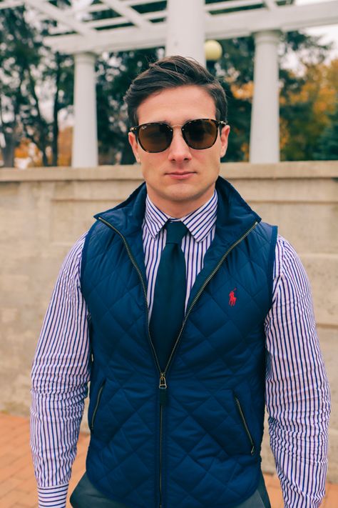 Old Money Office Outfit Men, Men’s Preppy Outfits, Finance Guy Outfit, Finance Outfit Men, Bodywarmer Outfit, Finance Bro Outfit, Men Preppy Outfits, Finance Bro, Camel Coat Men