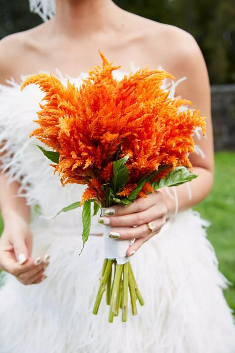 Fall Flower Wedding Bouquets, Alternative Wedding Bouquet, Wedding Flower Trends, Orange Bouquets, Fall Wedding Bouquets, Fall Wedding Flowers, Breathtaking Wedding, Fall Wedding Colors, Wedding Aisle