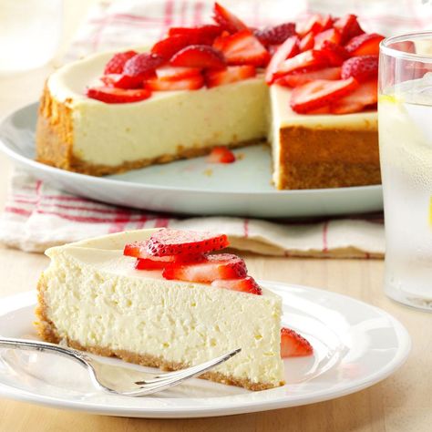 Light Cheesecake Recipe, Fluffy Cheesecake Recipe, Healthy Cheesecake Recipes, Creamy Cheesecake Recipe, Homemade Cheesecake Recipes, Light Cheesecake, Homemade Cheesecake, Make Ahead Desserts, Easy Cheesecake Recipes