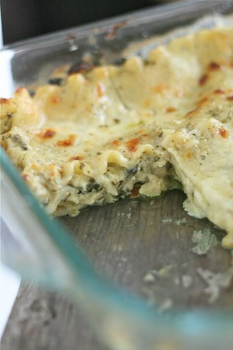 Spinach and Artichoke Lasagna {Florentine-style} Spinach Artichoke Lasagna, Artichoke Lasagna, Spinach Artichoke, Meatless Meals, Casserole Dish, Vegetarian Dishes, Artichoke, I Love Food, Casseroles