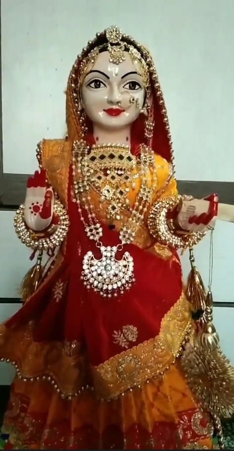 Isar Gangaur Images, Gangore Festival Decoration, Gangour Dresses, Krishna Face, Deity Clothes, Ganpati Bappa Photo, Shri Radhe, Janmashtami Decoration, Colorful Birthday Party