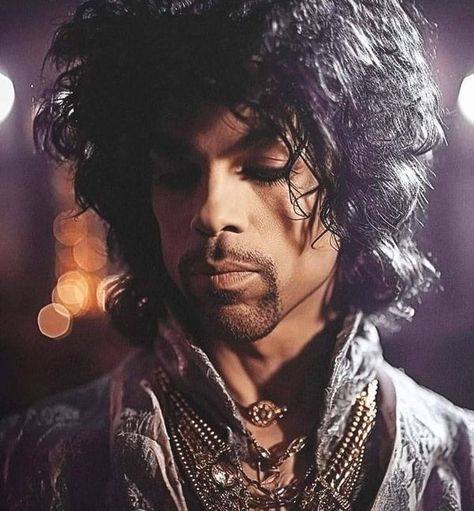 The One and only! 💜 | I can't hardly take it‼️Prince was so gorgeous 💜 | Facebook Prince Concert, Prince And The Revolution, Prince Music, Prince Musician, Prince Images, Prince Tribute, The Artist Prince, Pictures Of Prince, Rip Prince