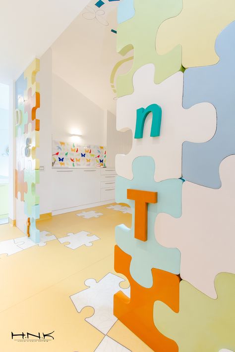 Puzzle Wall, Wall Dividers, Children's Clinic, Kindergarten Interior, Preschool Designs, Daycare Decor, Daycare Design, Kids Cafe, Logo Colors