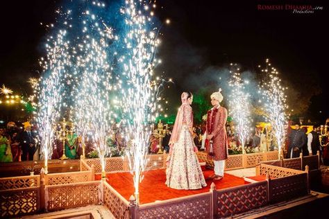 Photo of Jaimala stage ideas with cold pyros Cold Pyros Wedding Entry, Cold Pyros Wedding, Jaimala Stage Decoration, Shaadi Stage, Varmala Stage, Shaddi Mandap Decor, Jaimala Stage, Phera Mandap Decor Night, Lehenga Jewellery