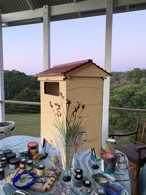 Do I need to paint my Flow Hive? Flow Hive Paint, Flow Bee Hive, Painted Beehives Ideas, Flow Hive Painting Ideas, Bee Hive Painting Ideas, Beehive Painting Ideas, Bee Hive Art, Beehive Painting, Painted Bee Hives