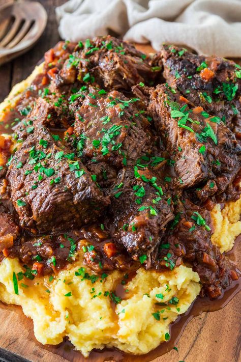 Italian Pot Roast (Stracotto alla Fiorentina) Italian Pot Roast, Italian Roast, Beef Pot Roast, Roast Beef Recipes, Pot Roast Recipes, Tuscan Style, Beef Dinner, Roast Recipes, Beef Dishes