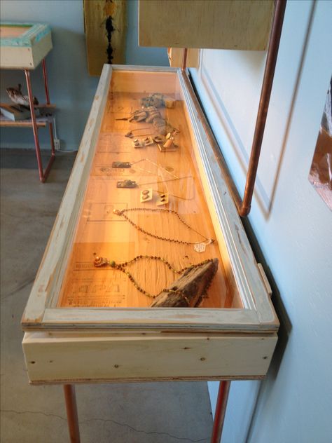 Hand build display cases Homemade Display Case, Store Jewelry Display Ideas, Diy Jewelry Display Case, Jewelry Case Display Ideas, Jewelry Display Cases, Deco Spa, Jewelry Store Displays, Jewellery Displays, Jewelry Display Ideas