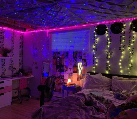 Aesthetic bedroom | aesthetic teen bedroom | led light | neon eclaire | neon | salt lamp | cozy room | fairy light | vines | Fairy Light Vines, Fairy Lights And Vines, Aesthetic Teen Bedroom, Bedroom Led, Salt Lamp, Fairy Light, Teen Bedroom, Cozy Room, Bedroom Aesthetic