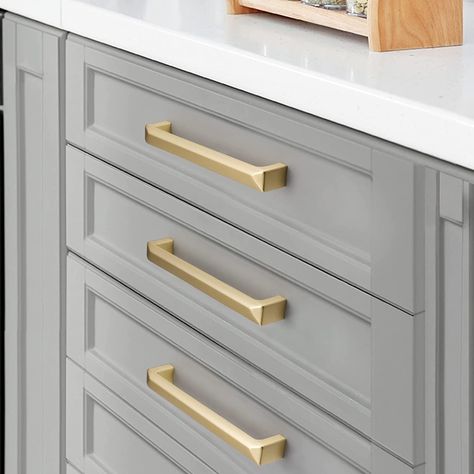 Haidms 10Pack Gold Kitchen Cabinet Handles Gold Cabinet Pulls, Champaign Gold Drawer Pulls Drawer Handles for Cabinet Kitchen Drawer Pulls 5inch - - AmazonSmile Kitchen Hardware Knobs, Modern Gold Kitchen, Gold Kitchen Hardware, Kitchen Knobs And Pulls, Gold Cabinet Pulls, Gold Drawer Pulls, Серая Кухня, Gold Cabinet, Kitchen Drawer Pulls