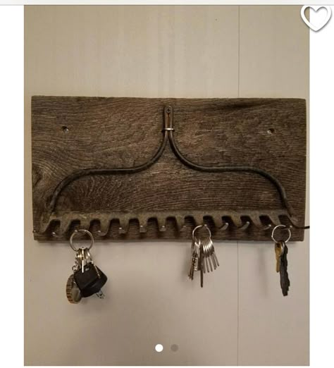 Rustic rake key holder Rake Hanger Ideas, Rustic Key Holder Ideas Diy, Rake Key Holder, Rustic Key Holder Ideas Entryway, Country Key Holder, Diy Key Rack Wood, Decorative Key Holder, Western Key Holder, Rake Decor Ideas