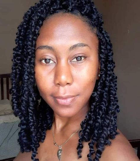 15 Cute Passion Twists Crochet Hairstyles You'll Love Hobo Hairstyles, Short Crochet Braid Styles, Types Of Crochet Hair, Passion Twists Crochet, Crochet Twist Hairstyles, Best Crochet Hair, Twists Crochet, Crochet Locs, Short Twists