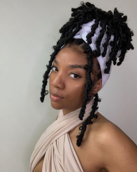 Butterfly Locs Crochet Hair, Butterfly Locs Crochet, Bantu Knot Hairstyles, Synthetic Braiding Hair, Butterfly Locs, Locs Crochet, Goddess Braids Hairstyles, Faux Locs Hairstyles, Hair Scarf Styles