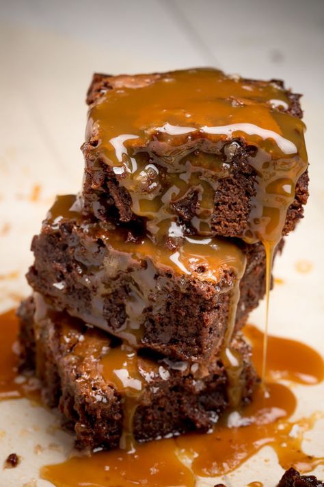 Salted Caramel Brownies You can absolutely take a few shortcuts with this recipe, using a box brownie mix and soft caramels to save time. Once you've prepared the brownie batter, pour half of it into a greased 8-inch by 8-inch pan, spreading it out in an even layer, then top it with a layer of melted caramels and top it with the remaining batter before baking. Caramel Pretzel Brownies, Salted Caramel Brownie Recipe, Salted Caramel Desserts, Brownies Caramel, Soft Caramels, Caramel Brownies Recipe, Salted Caramel Recipes, Caramel Treats, Caramel Pretzels