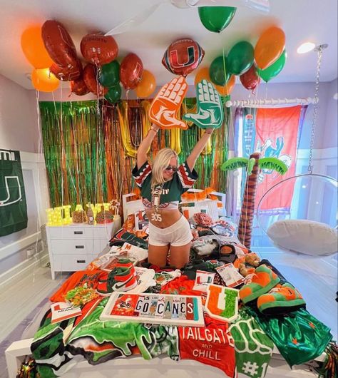 U Miami Game Day, College Bed Acceptance, U Miami Bed Party, Bed Parties College, Umiami Bed Party, College Bed Party Ideas, Miami Bed Party, University Of Miami Aesthetic, Umiami Dorm