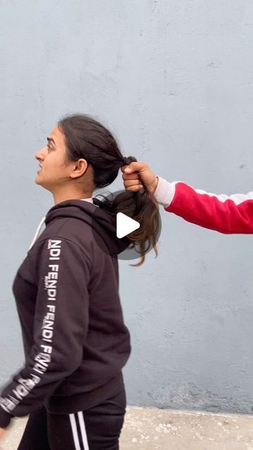 Neha Jaral on Instagram: "Hair grab self defence technique for girls #selfdefense #selfdefenseforwomen #girlpower #instagram #like #follow" 200k Views, Self Defence Training, Self Defense Moves, Turkey Neck, Self Defense Women, Self Defense Tips, Self Defence, Survival Skills Life Hacks, Martial Arts Techniques